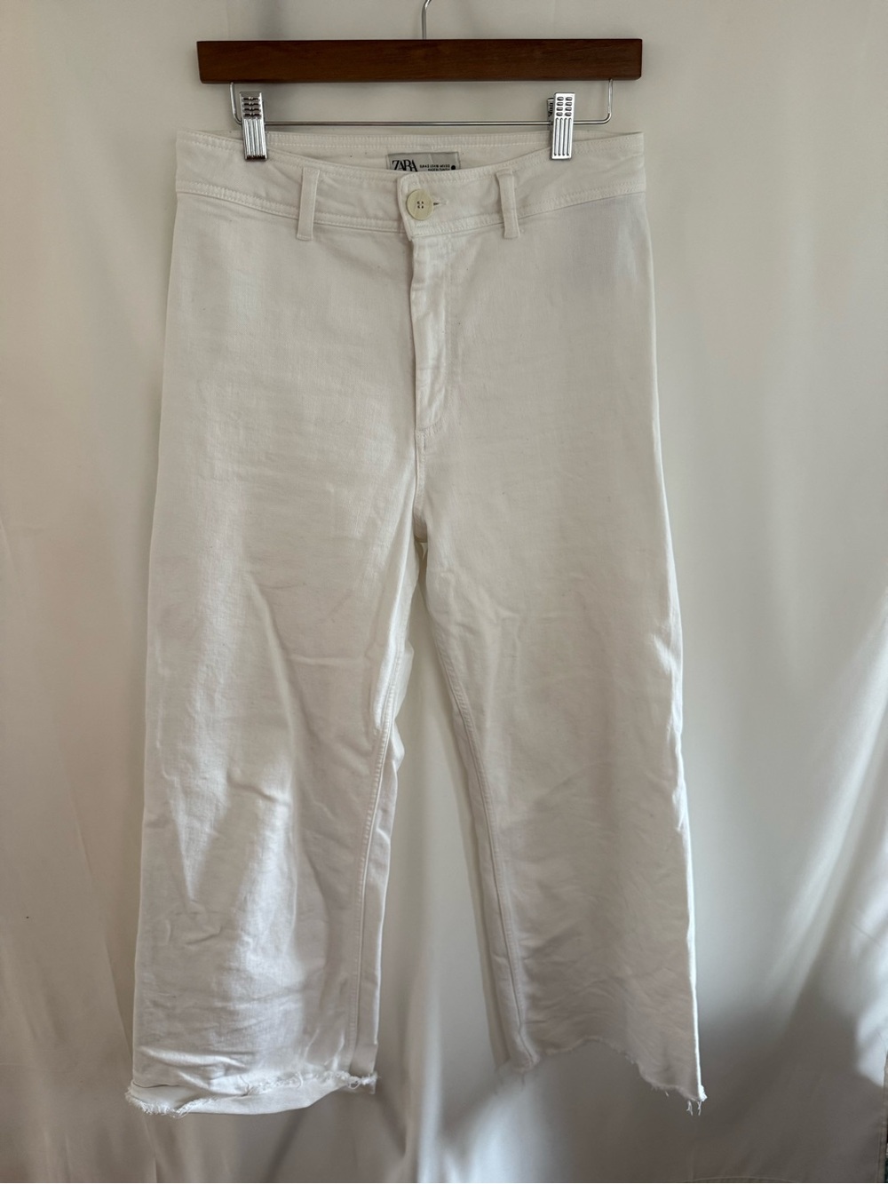 Zara White Raw-Hem Straight leg jeans